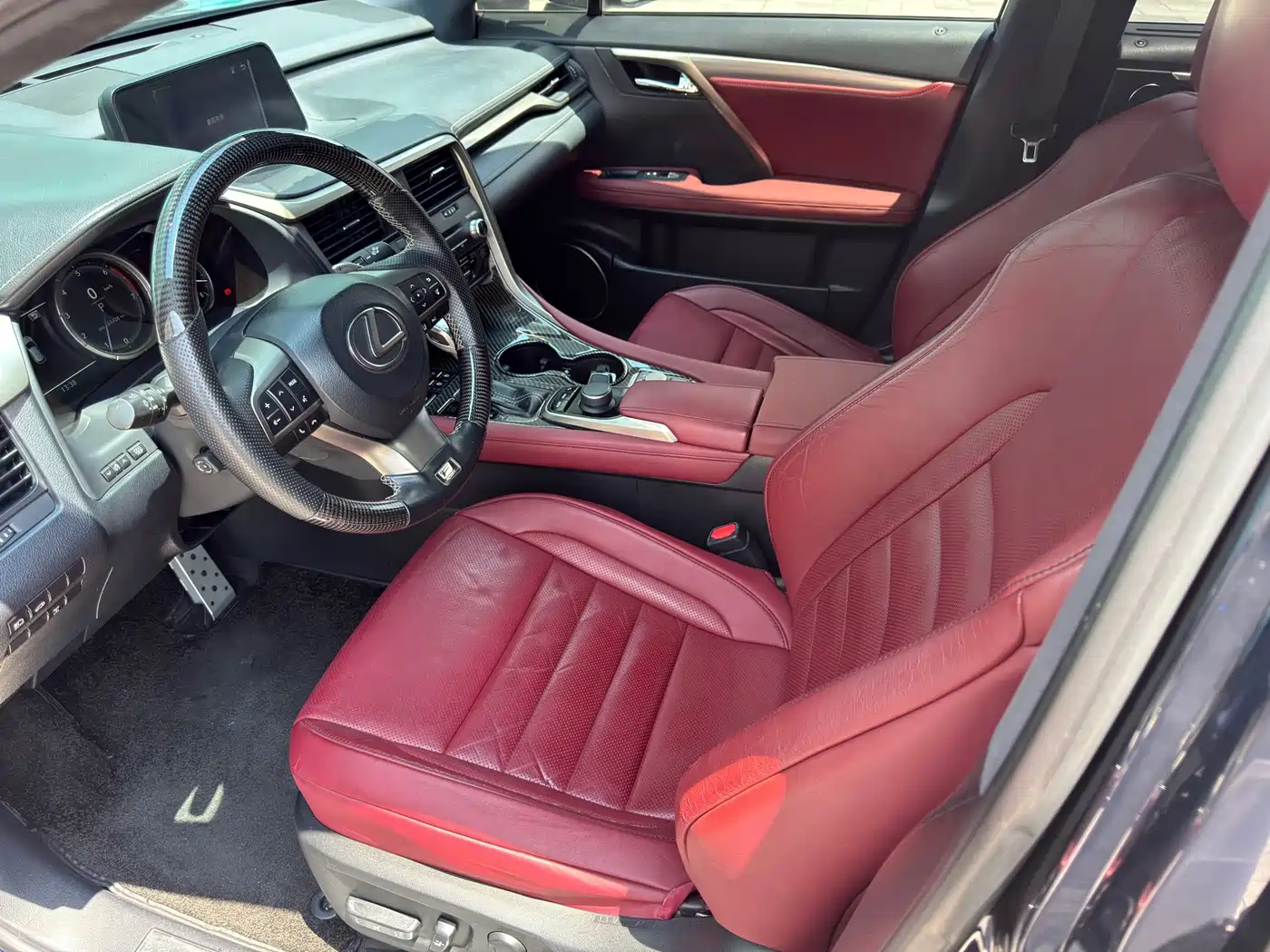 Фото 11 - Lexus RX