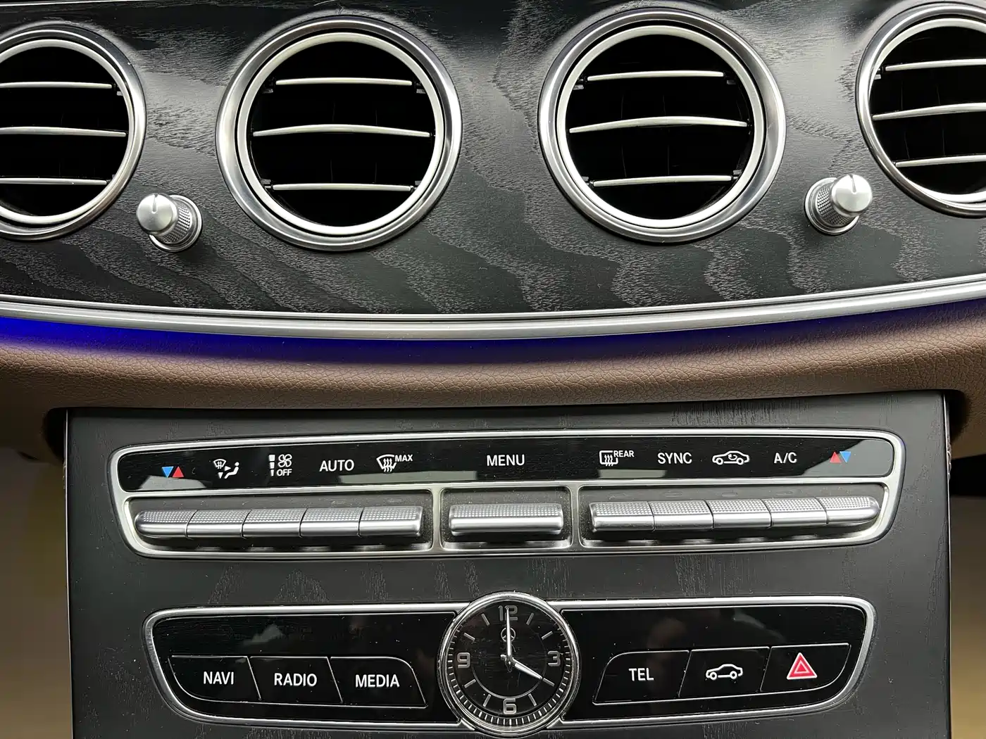 Mercedes-Benz E-Class 2019 E 260 L Sport фото 22
