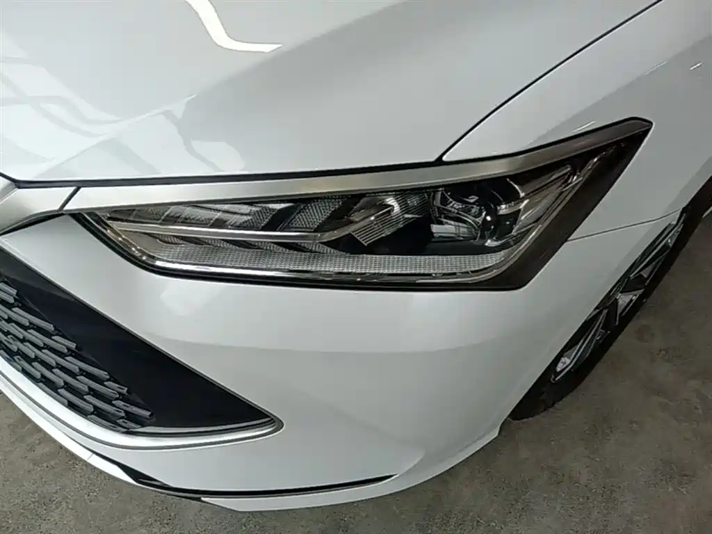 BYD Qin PLUS 2024 Glory Edition DM-i 55KM Leading фото 24
