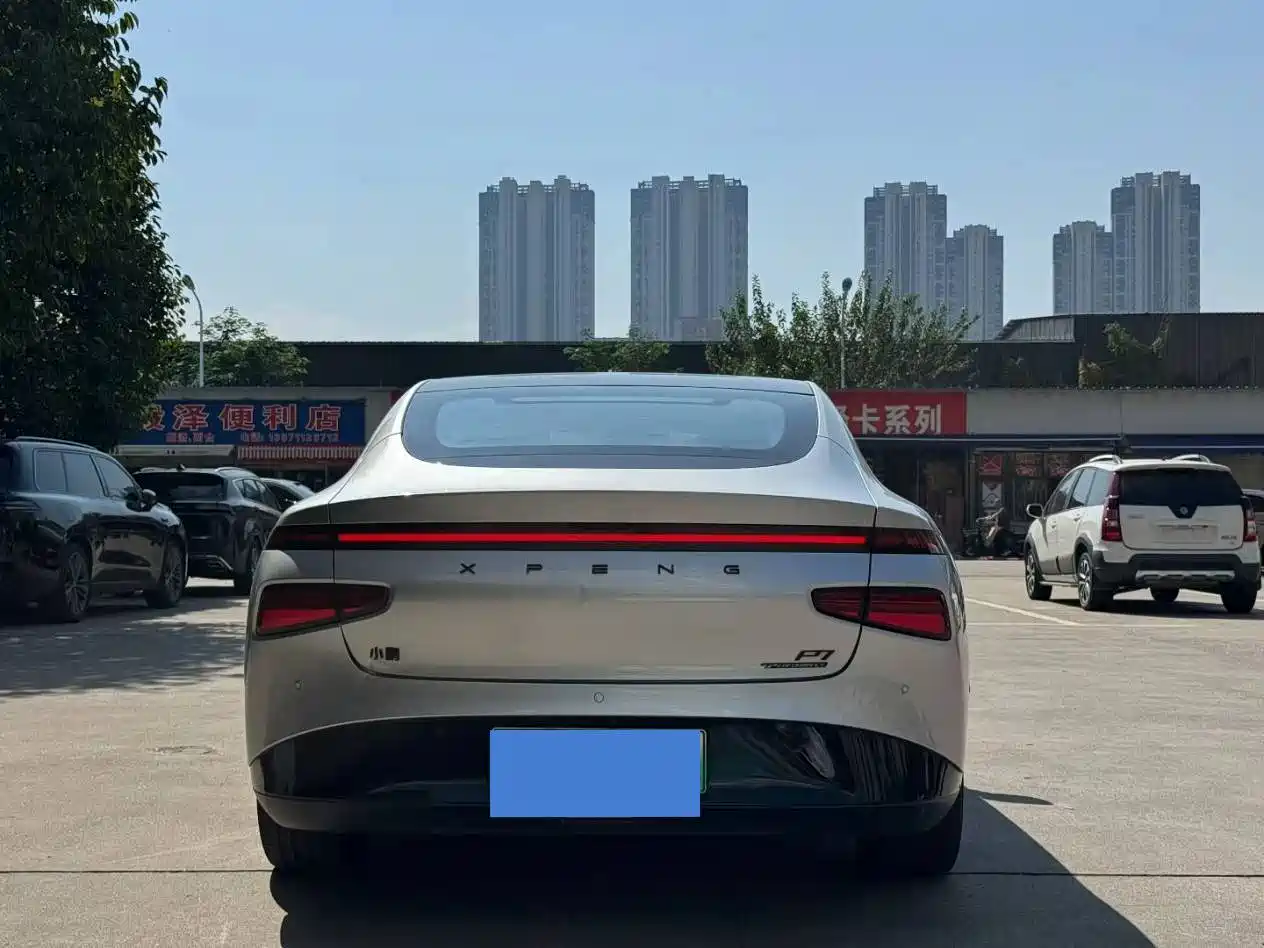 Фото 8 - XPeng P7