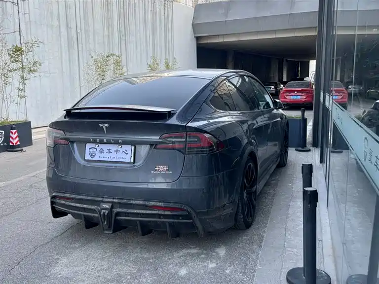 TESLA MODEL X