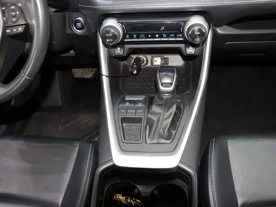 Toyota Wildlander 2022 2.0L CVT FWD Luxury Edition фото 14