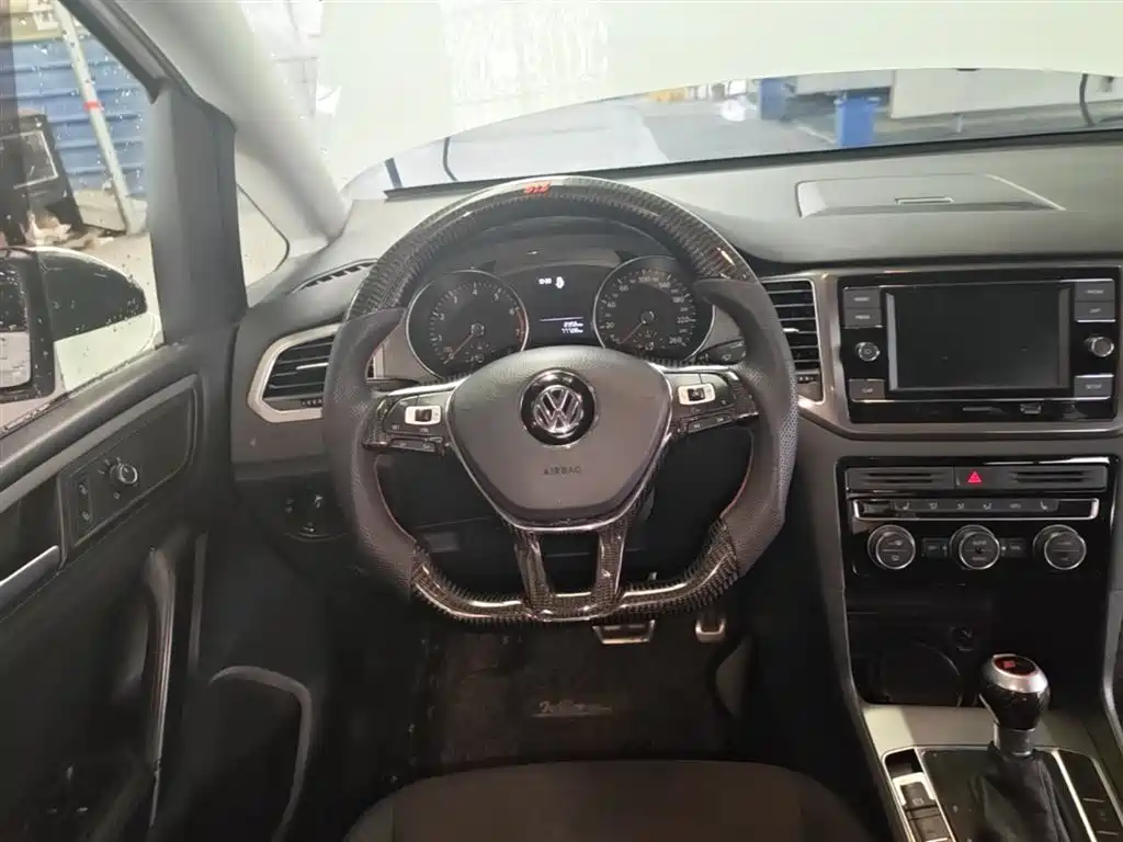Volkswagen Golf Sportsvan 2016 1.6L Automatic Comfort фото 11