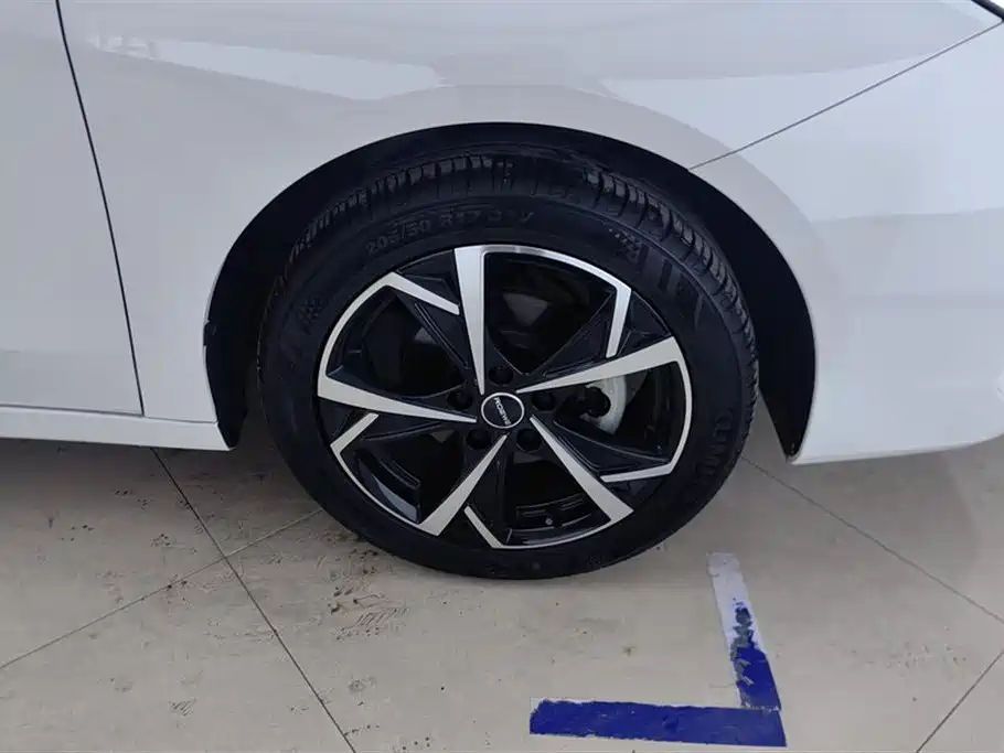 ROEWE I5