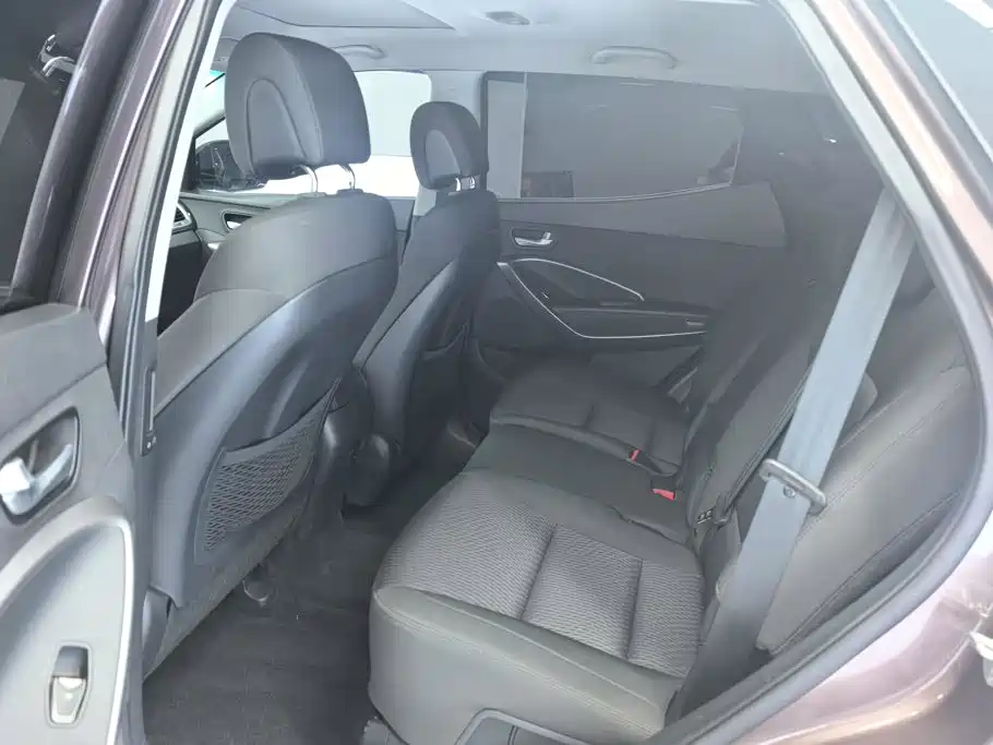 Hyundai Santa Fe 2014 2013 Model 2.4L Automatic 2WD Comfort