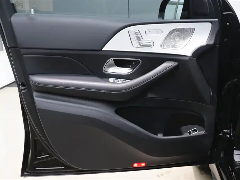 Mercedes-Benz GLE Coupe 2024 GLE 450 4MATIC Coupe SUV Fashion фото 10
