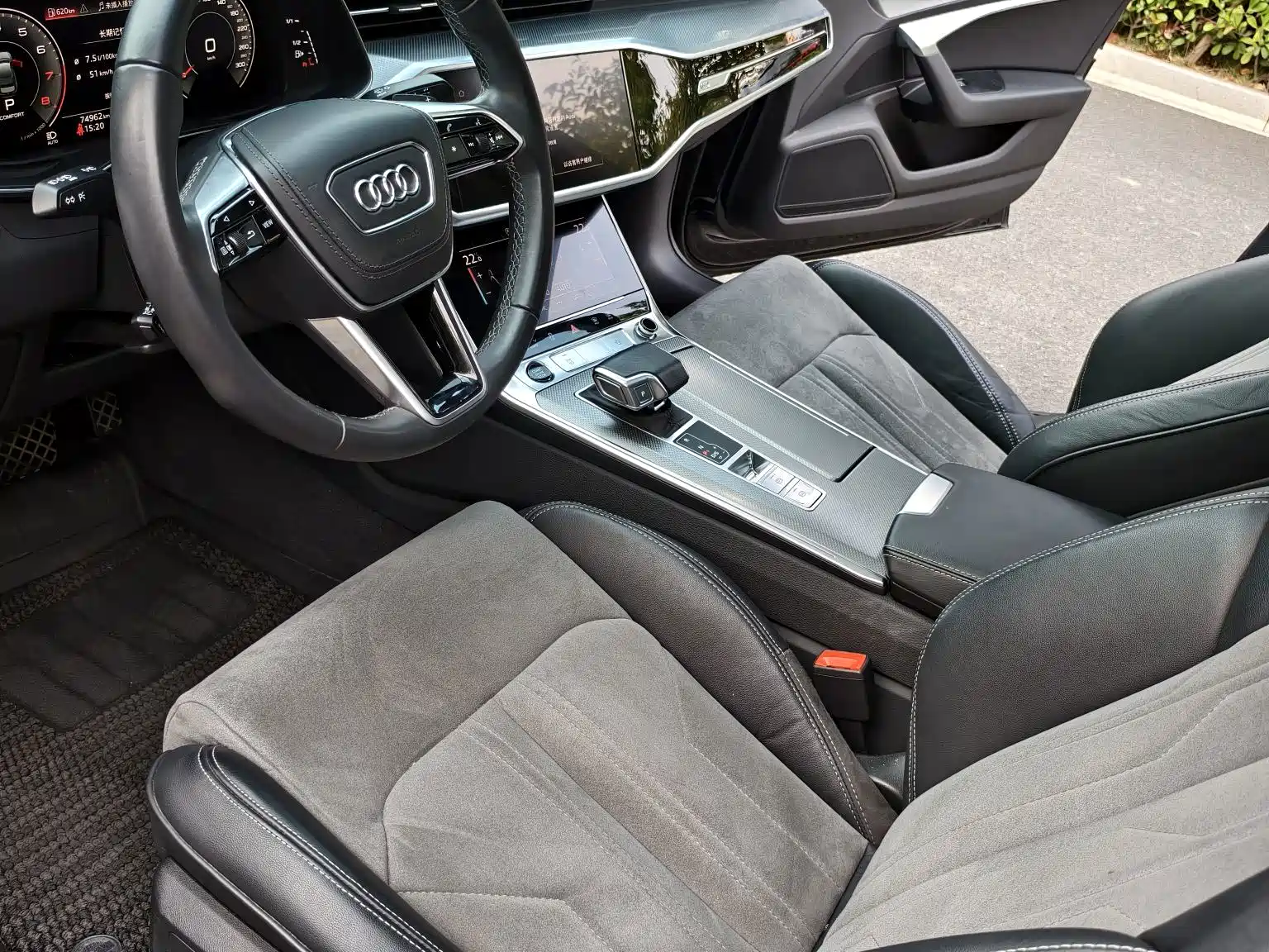 Фото 8 - Audi A6L