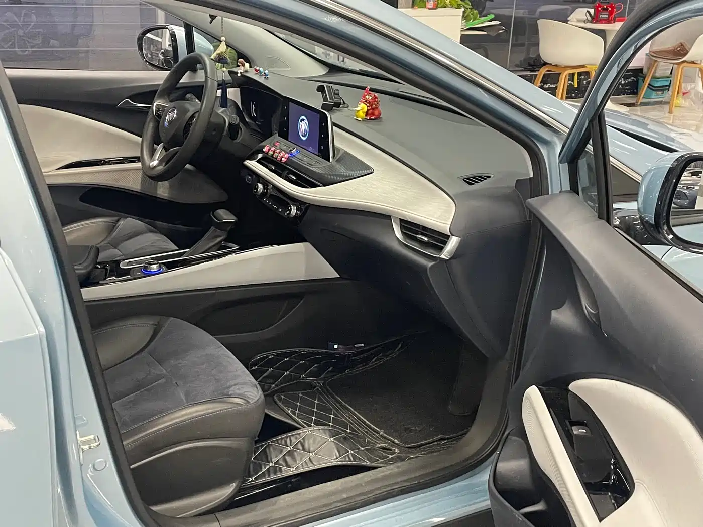 BUICK SLIGHTLY BLUE 6