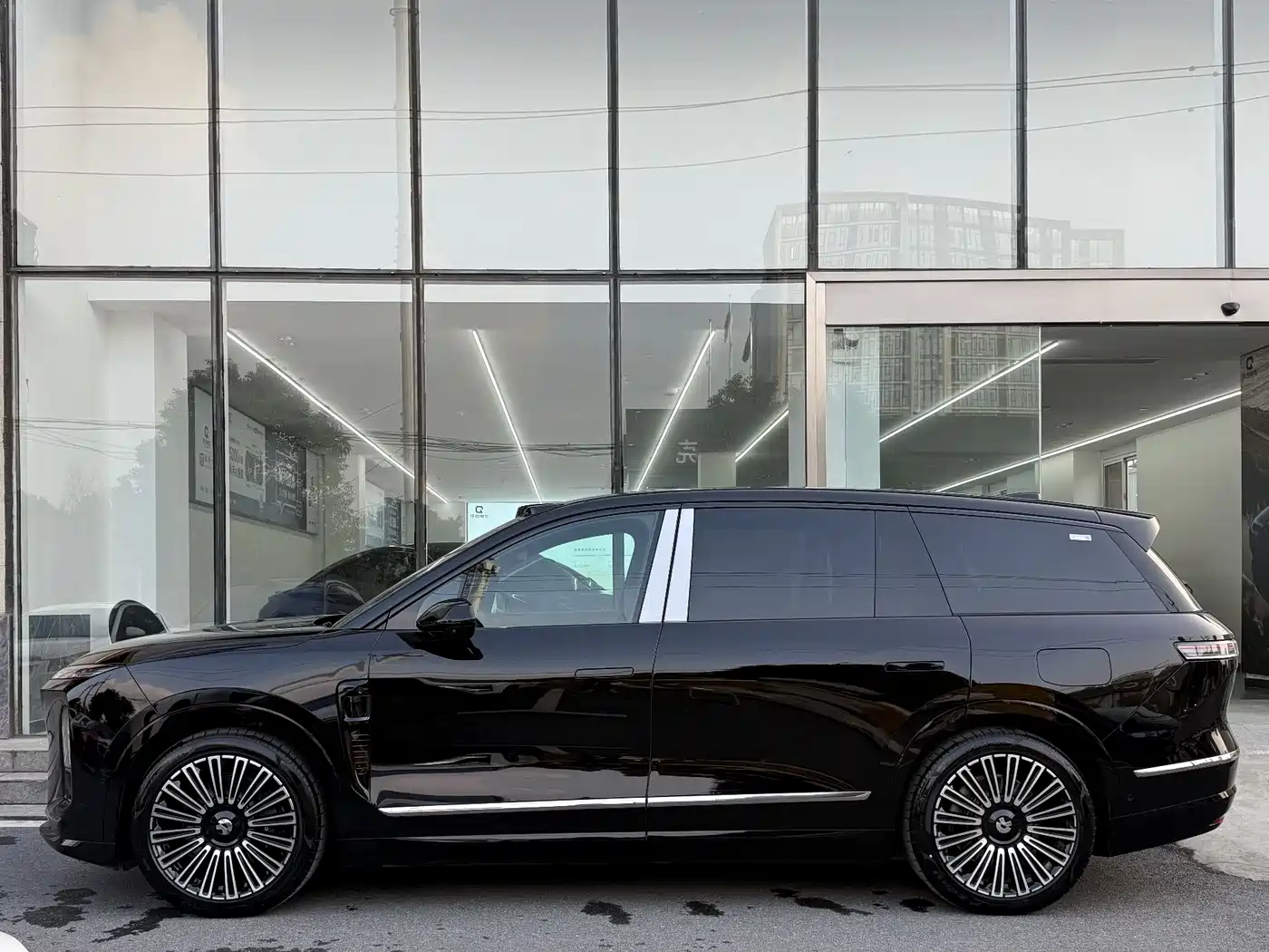 NIO ES8 2025 Model 6-Seat Executive Luxury Edition фото 8