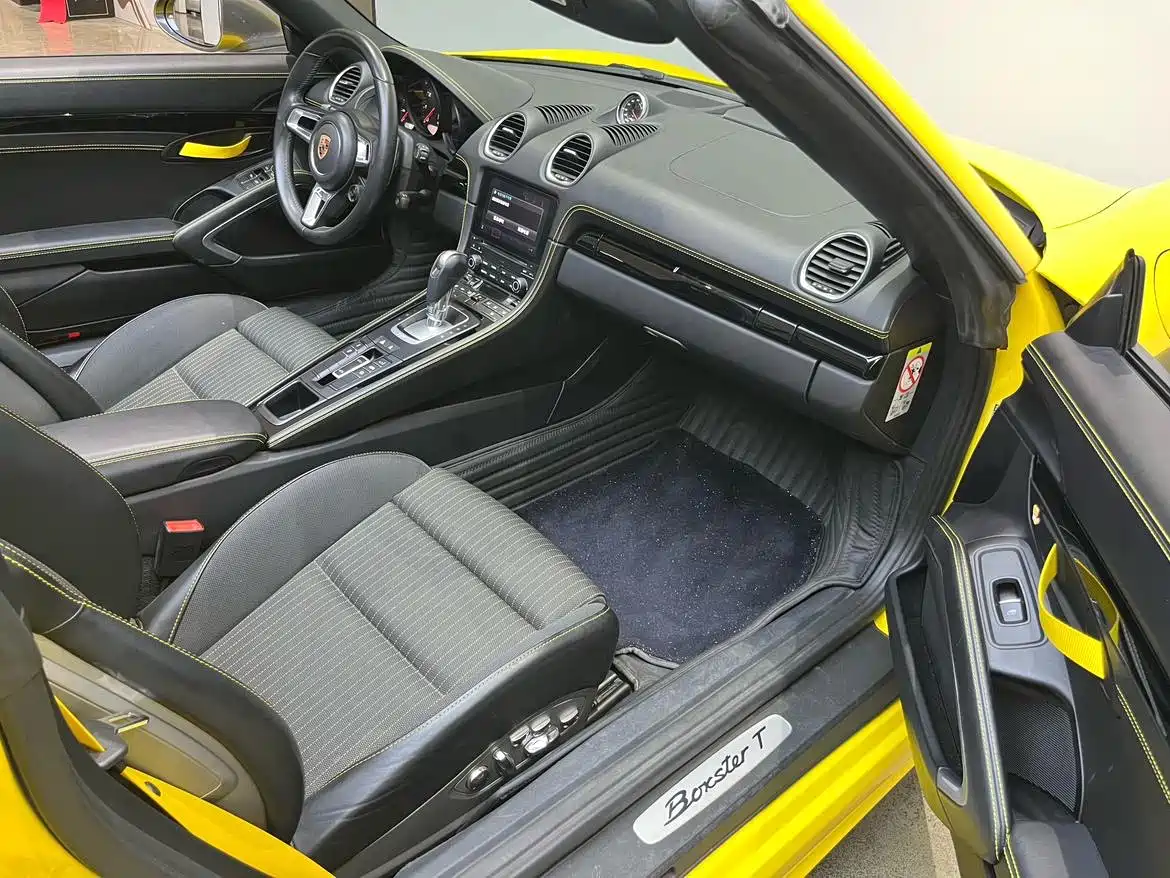Porsche 718 2019 Boxster T 2.0T фото 19