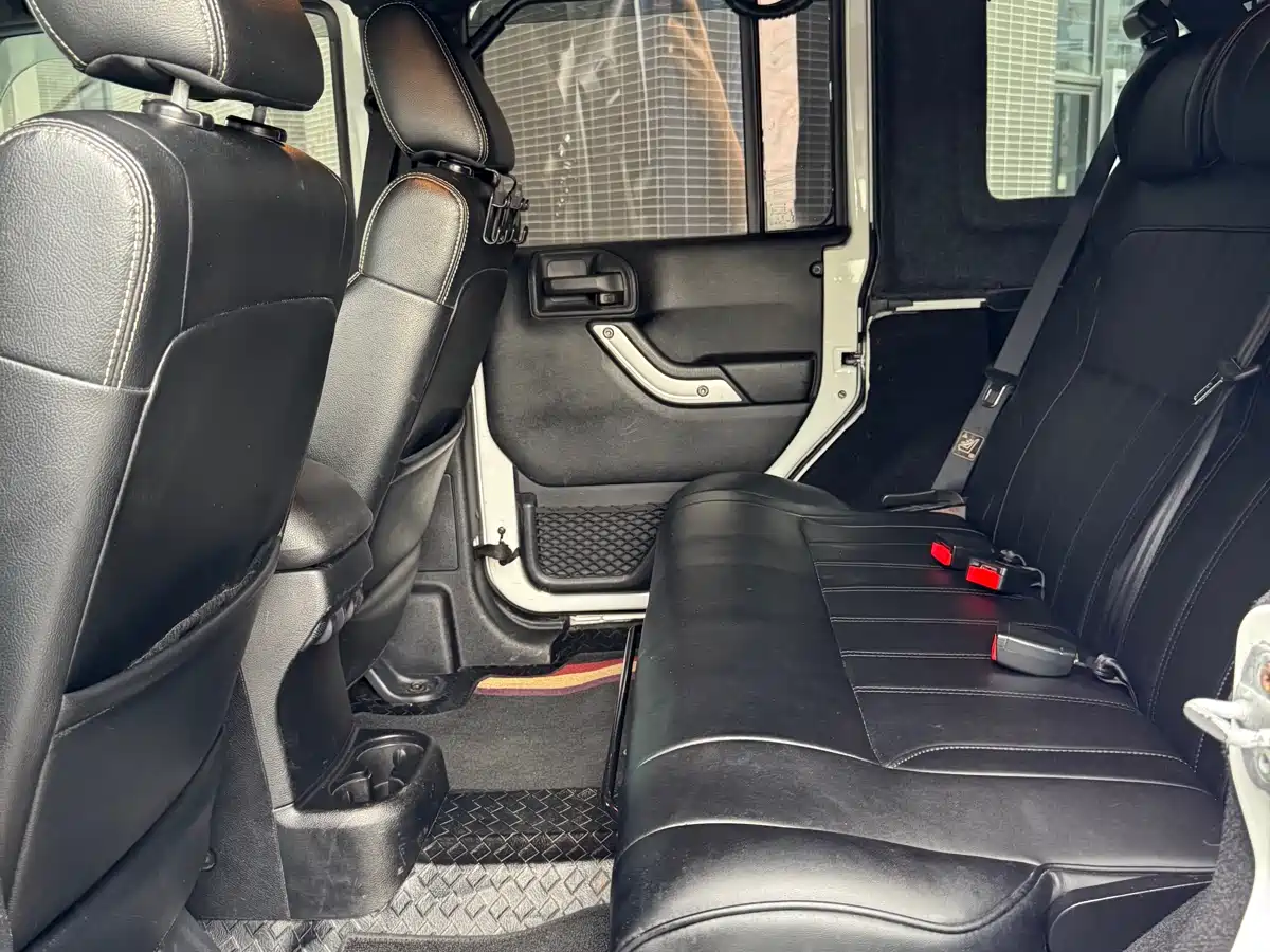 Фото 7 - Jeep Wrangler