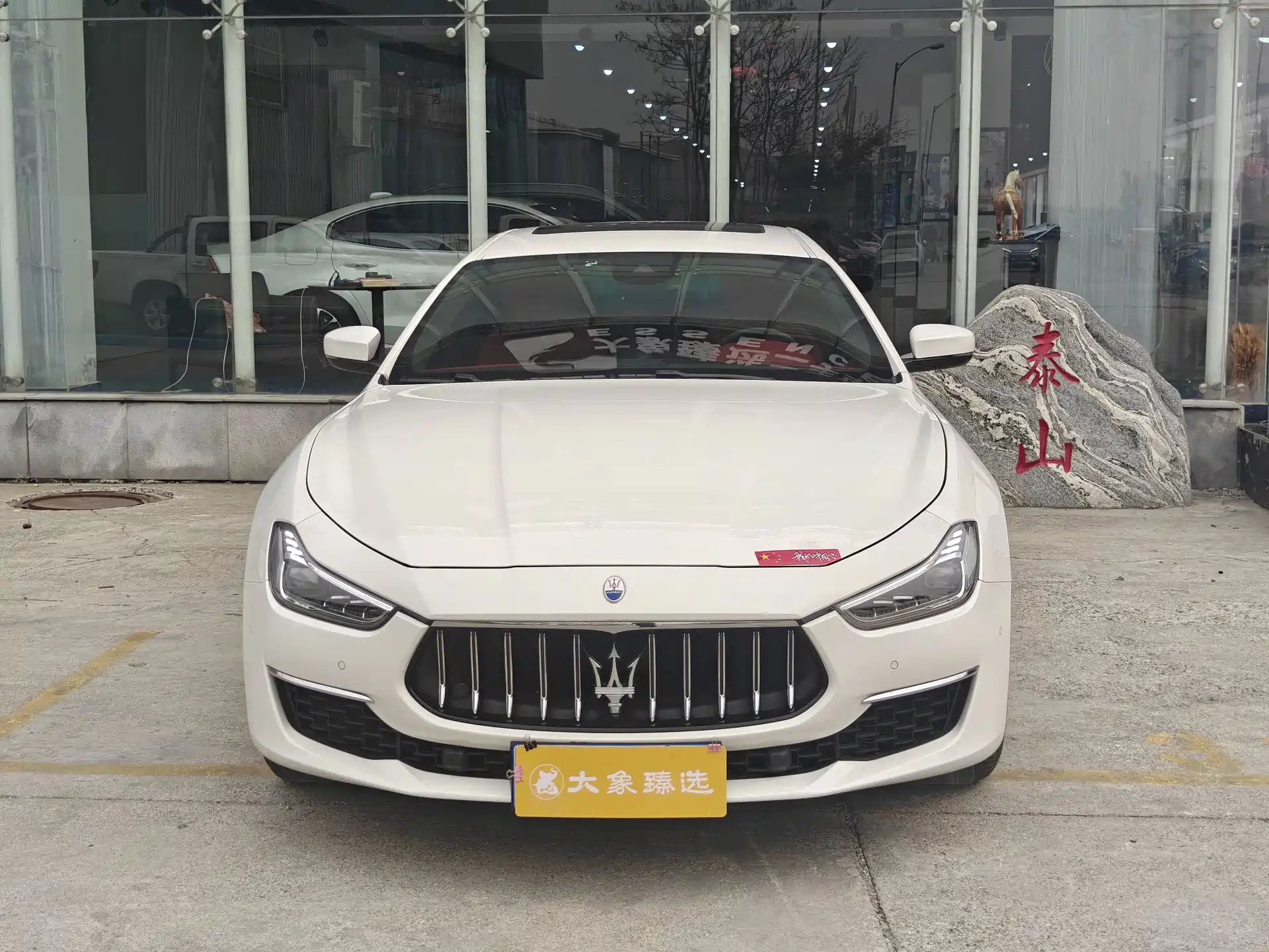 Photo 2 - Maserati Ghibli