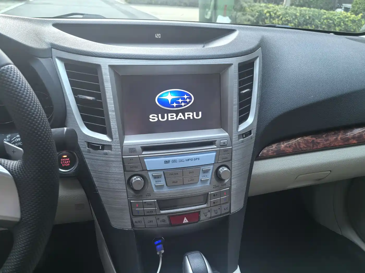 Subaru Legacy 2010 2.5i Luxury Navigation Edition фото 12