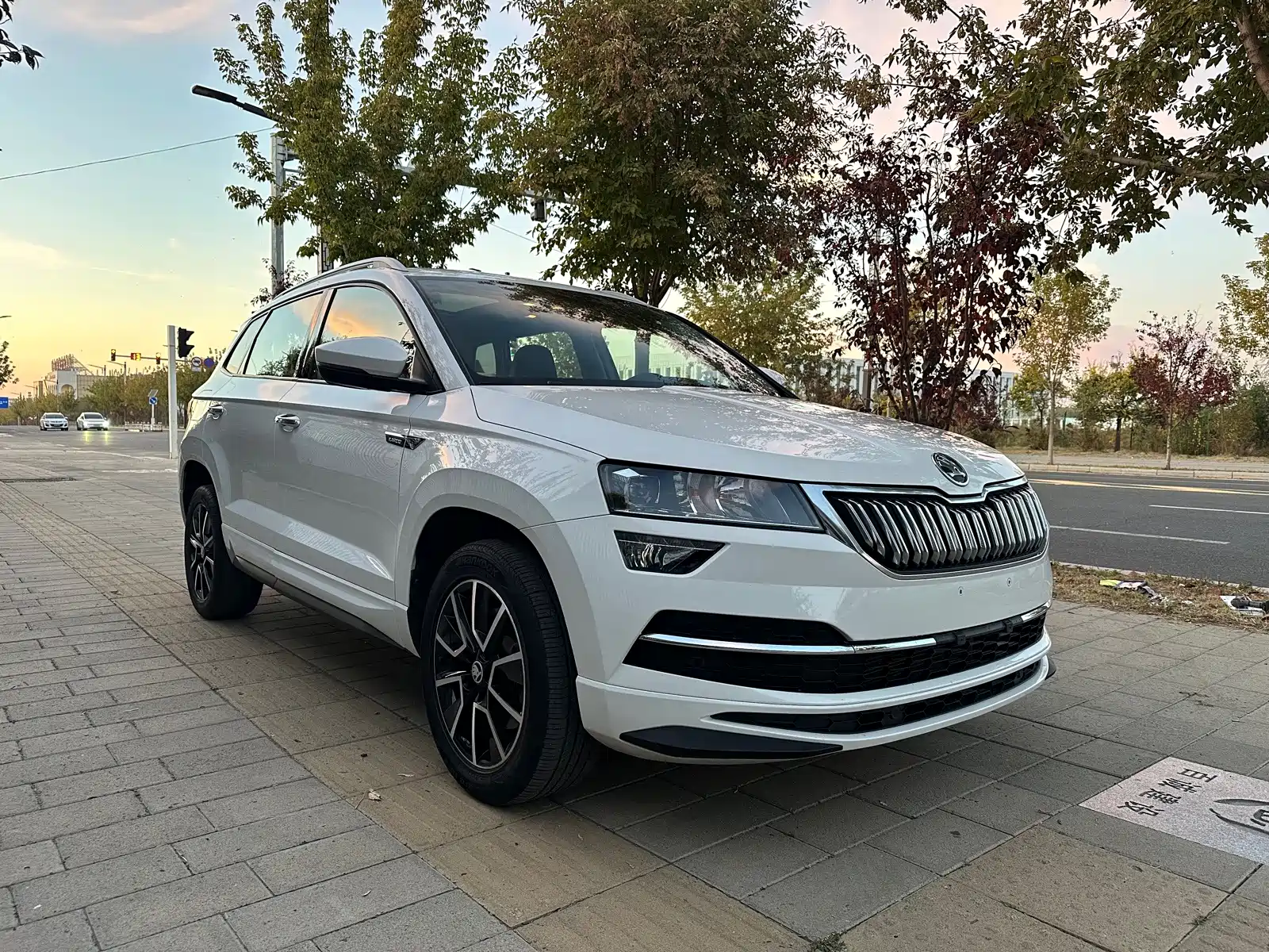 Photo 2 - Škoda Karoq