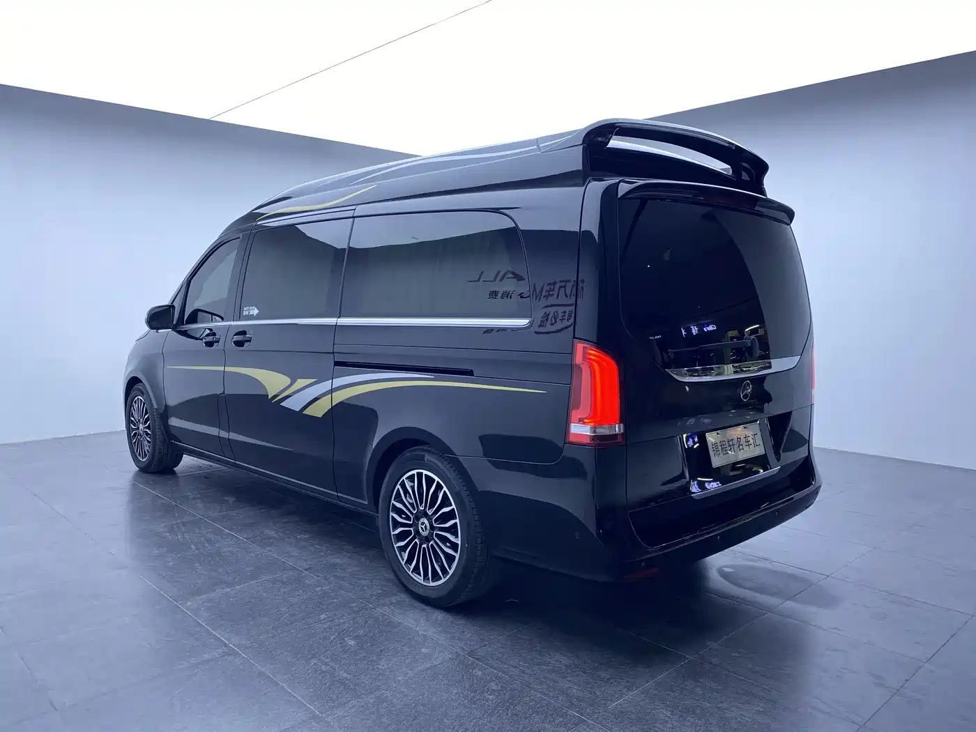 Mercedes-Benz V-Class 2018 V 260 L Premium Long Wheelbase Edition China VI фото 6