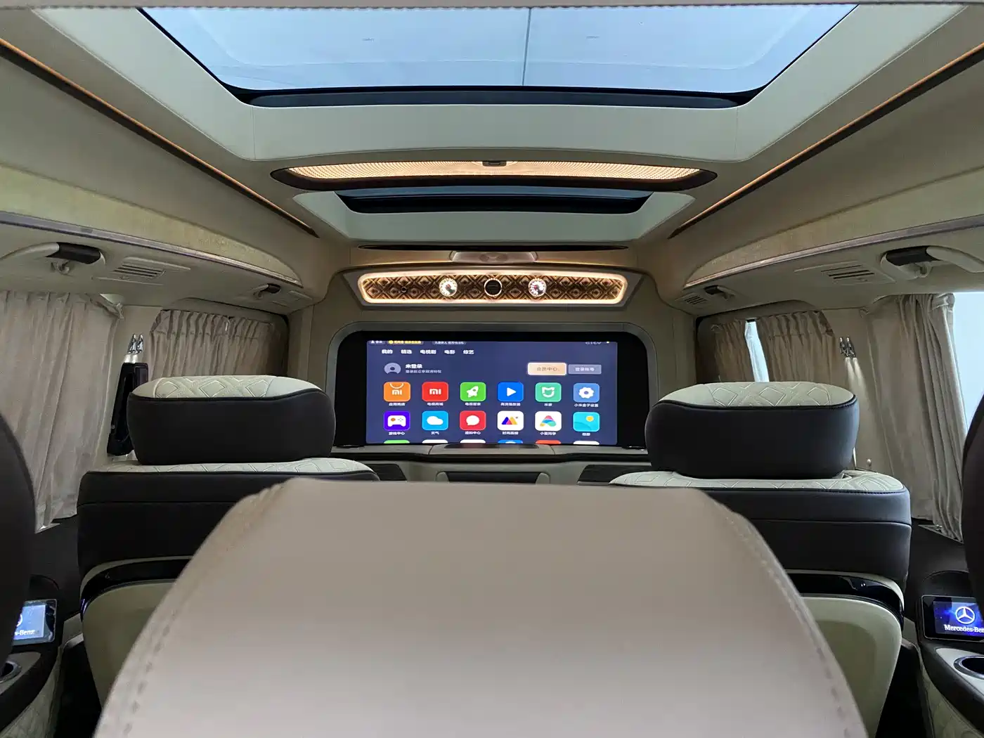 Mercedes-Benz V-Class 2018 V 260 L Premium Long Wheelbase Edition China VI фото 22