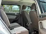 Photo 9 - Volkswagen Tiguan L