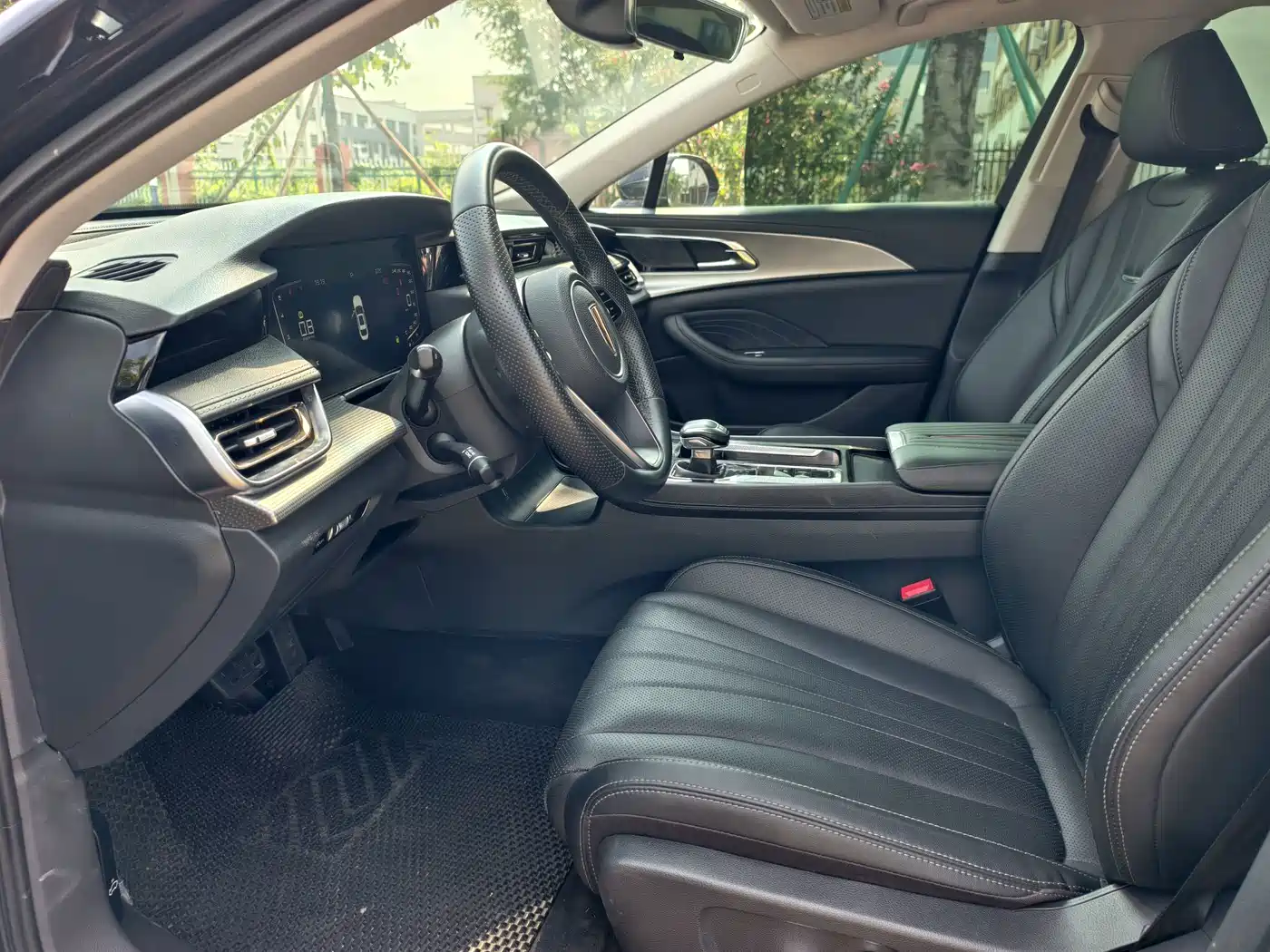 Фото 4 - Hongqi H5