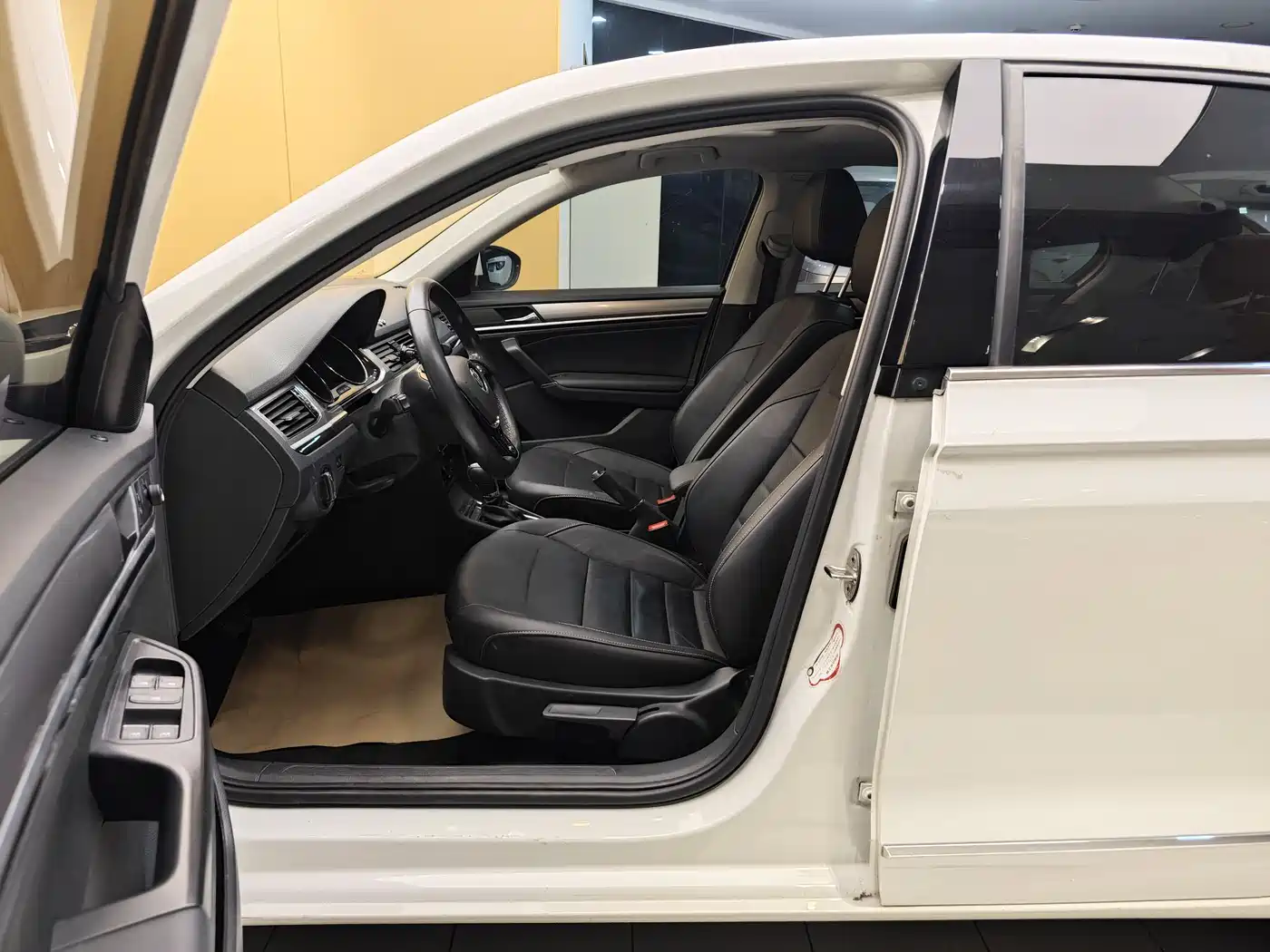 Volkswagen Bora 2018 1.5L Automatic Comfort фото 13