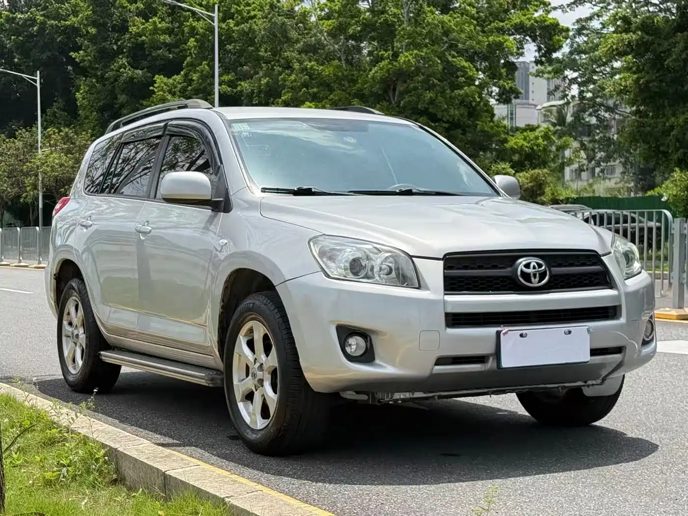 Photo 12 - Toyota RAV4 Rongfang