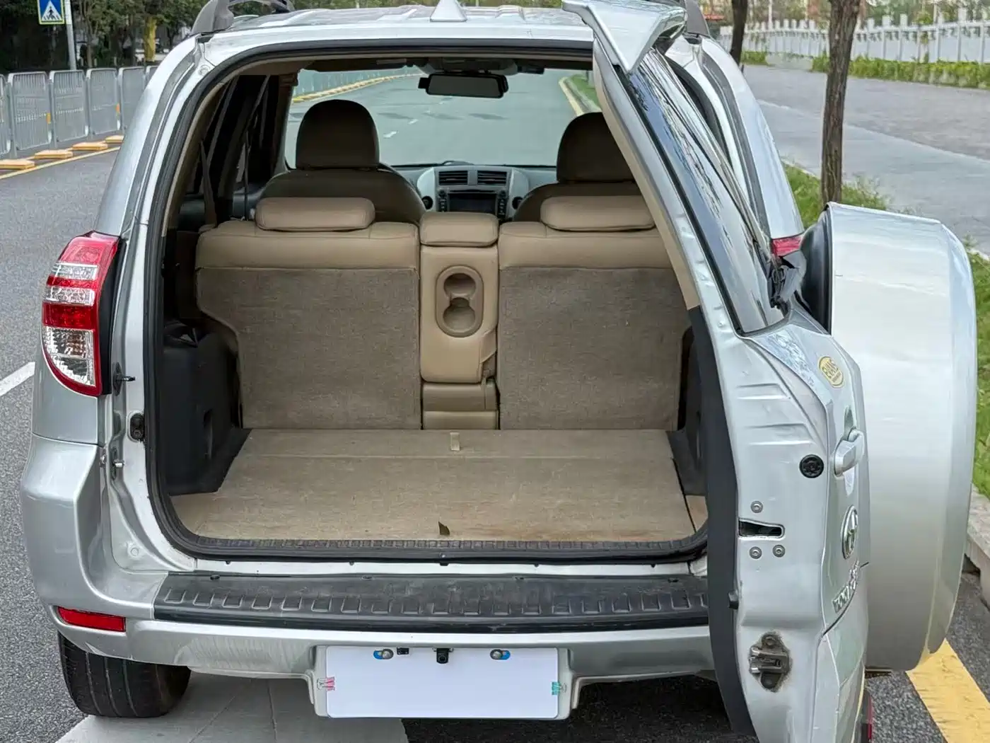 Photo 10 - Toyota RAV4 Rongfang