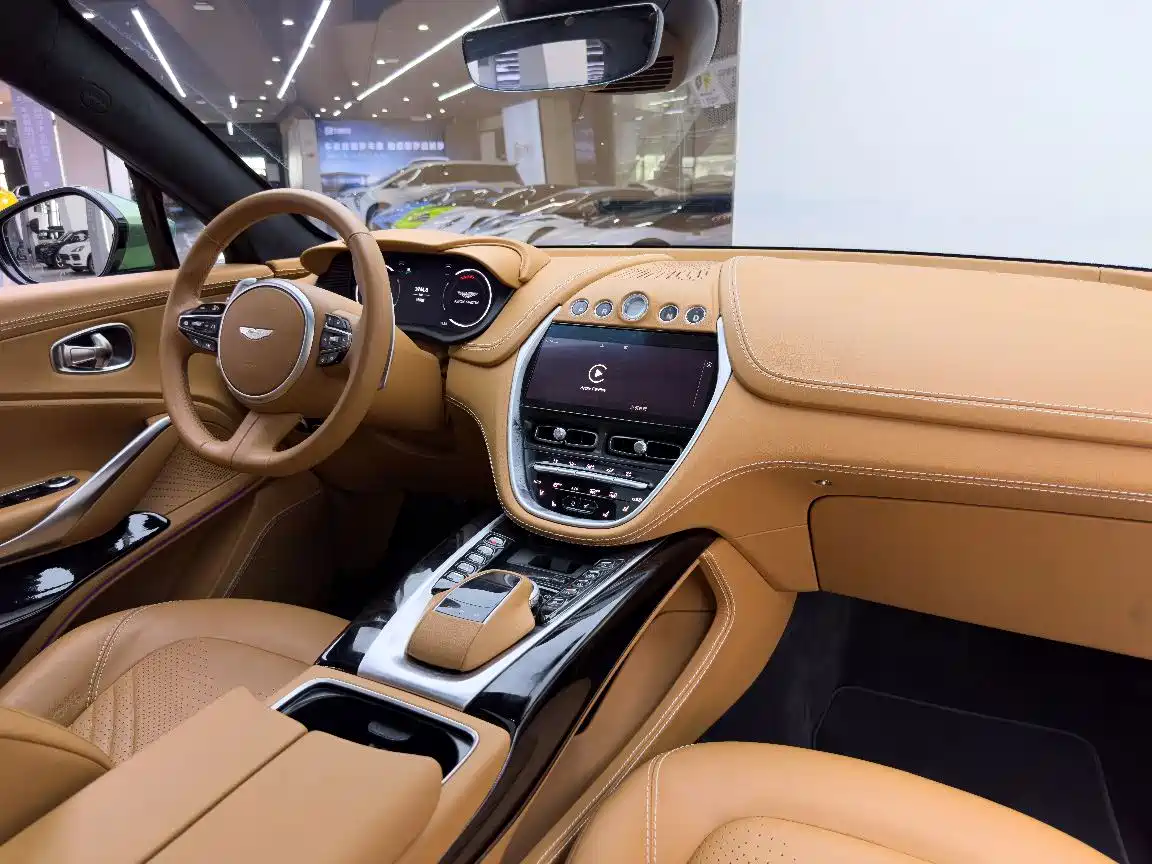 Aston Martin DBX 2023 2022 3.0T STRAIGHT-SIX