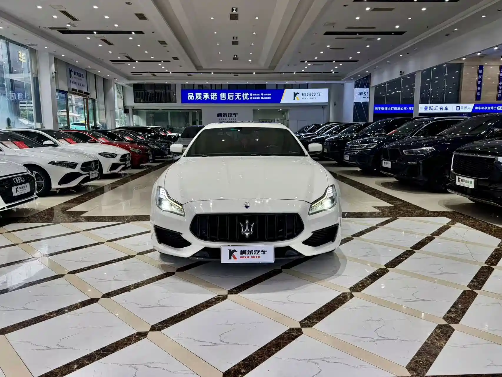 Photo 3 - Maserati Quattroporte