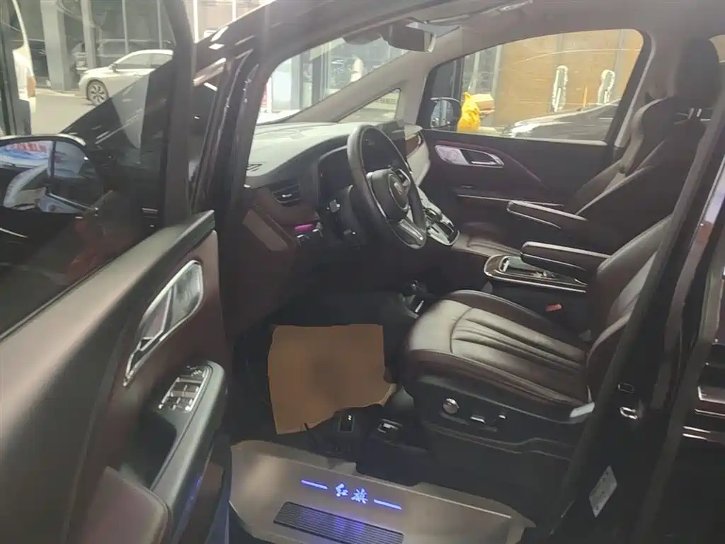 Hongqi HQ9 2023 2.0T Smart Connect Flag Enjoy Edition фото 16