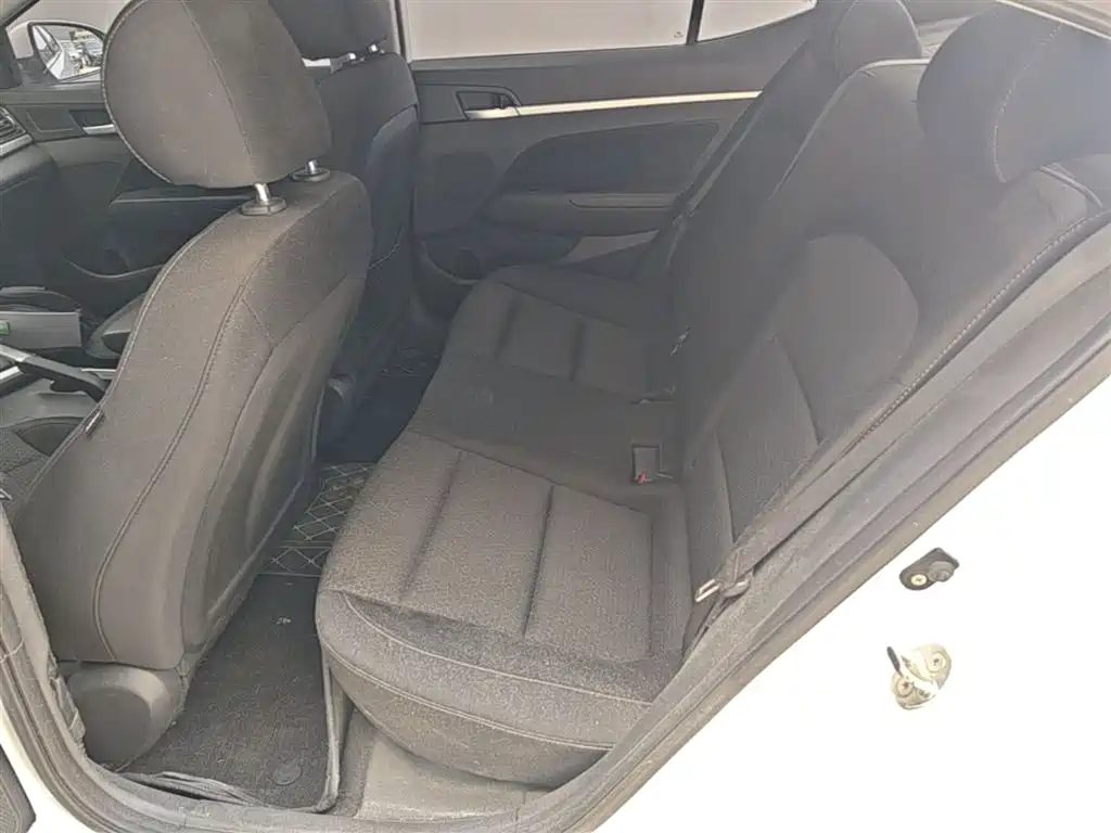 Hyundai Elantra 2016 Model 1.6L Automatic Smart Elite фото 17