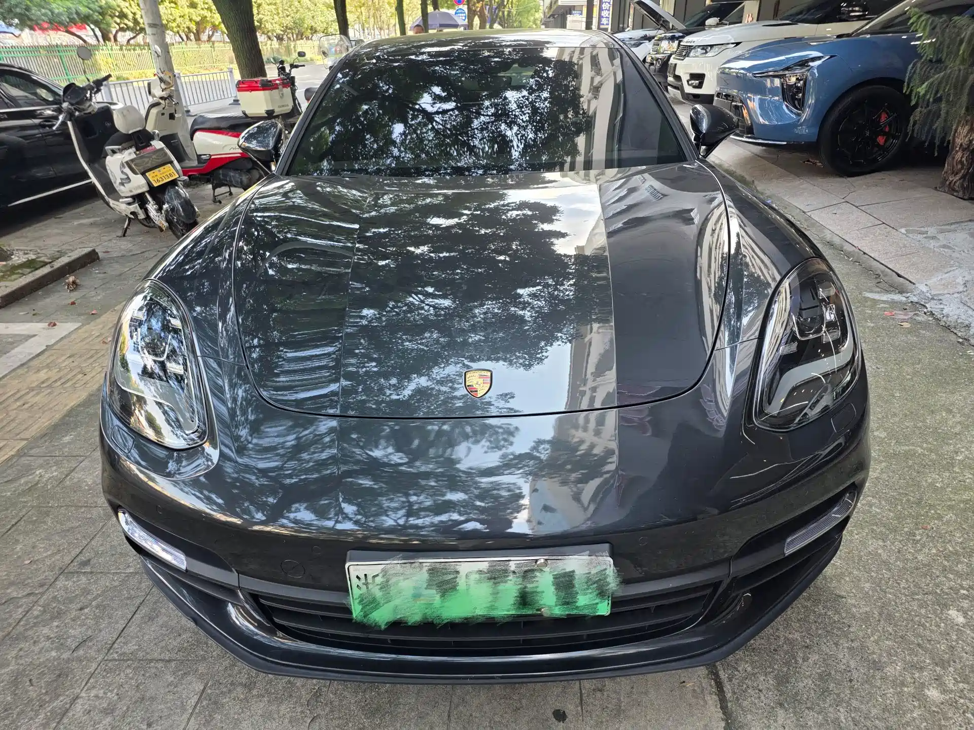 Photo 2 - Porsche Panamera New Energy