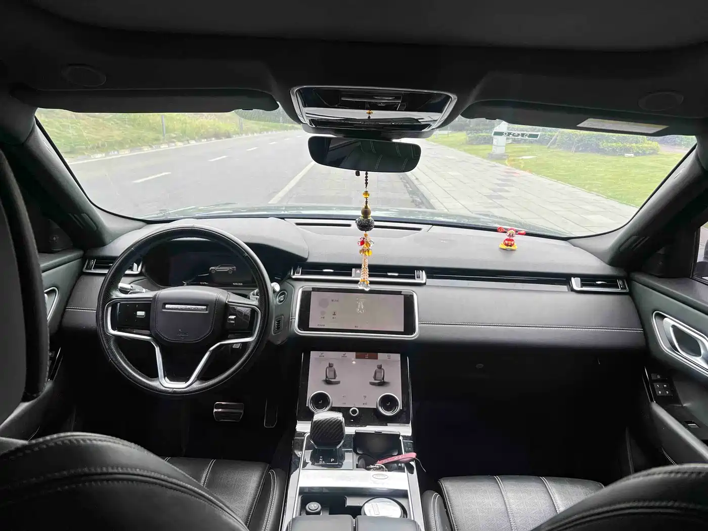 Land Rover Range Rover Velar 2022 250PS Golden Collector's Edition фото 9
