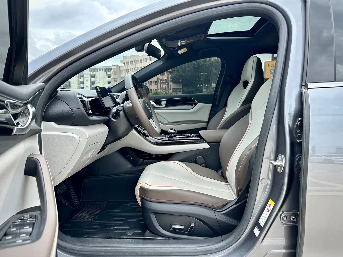 BYD Qin PLUS 2023 Champion Edition DM-i 55KM Surpassing фото 9