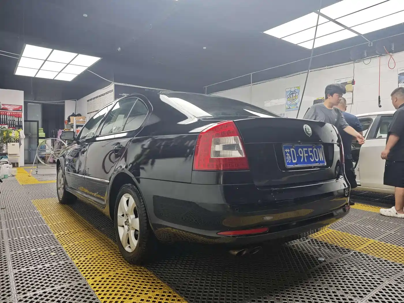 Škoda Octavia 2012 1.8TSI DSG Yijun Edition фото 6