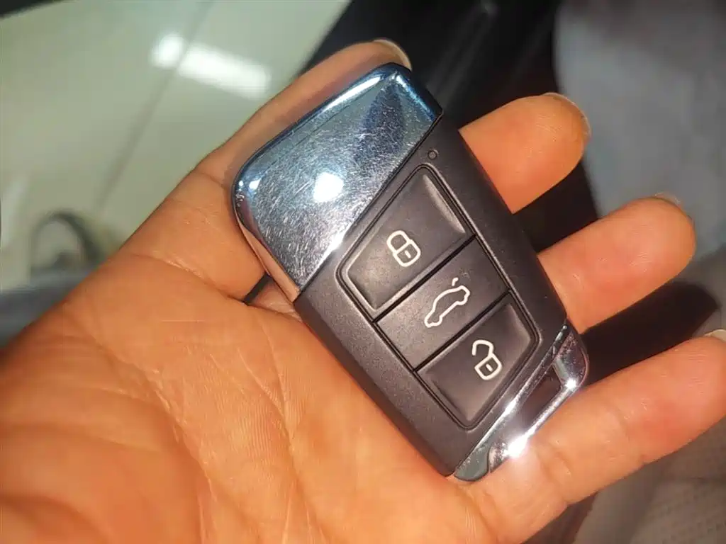 Volkswagen Magotan 2023 Model 2 Million Commemorative Edition 330TSI DSG Luxury фото 9