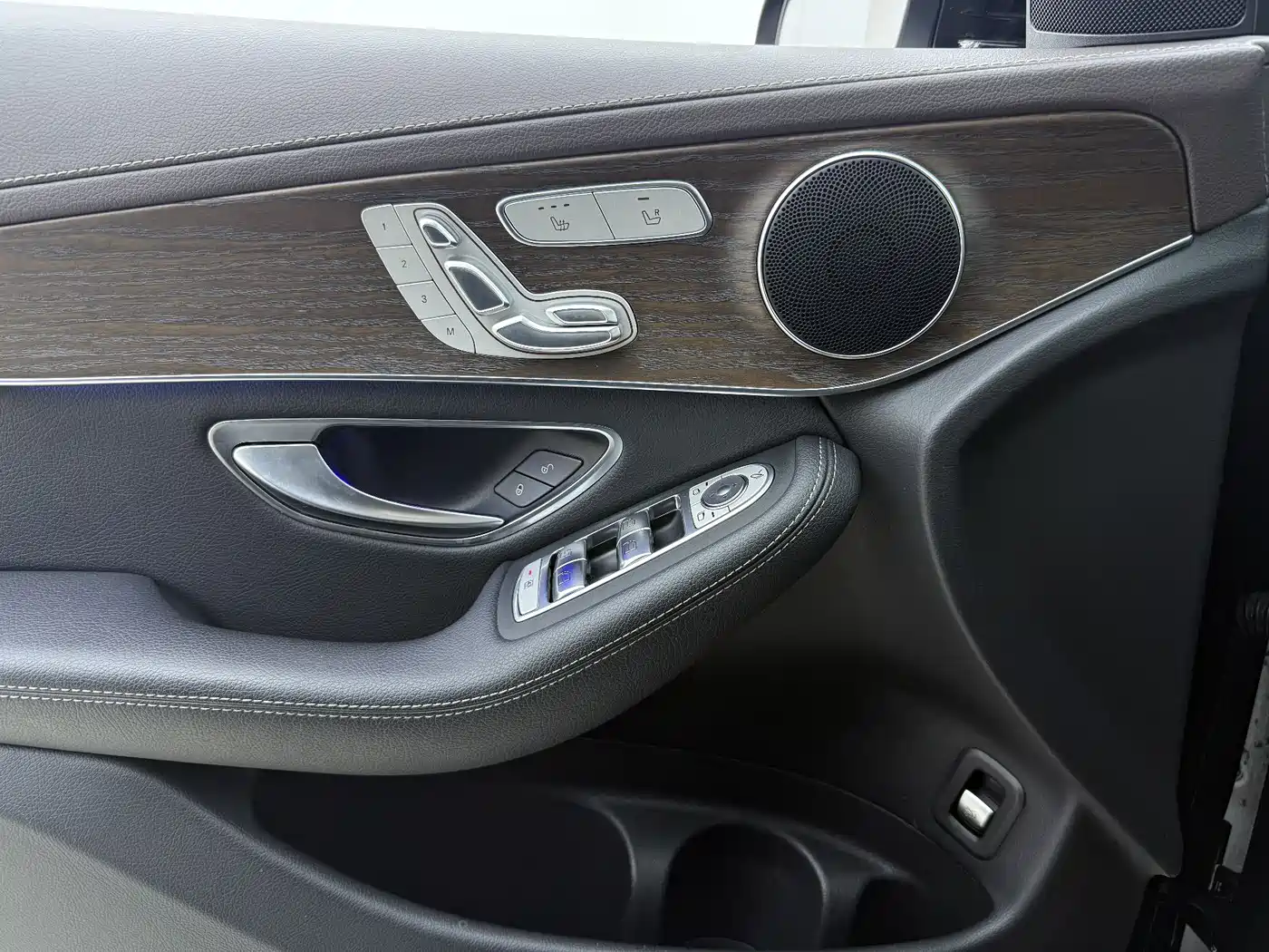 Mercedes-Benz GLC 2022 GLC 300 L 4MATIC Dynamic Collector's Edition фото 16