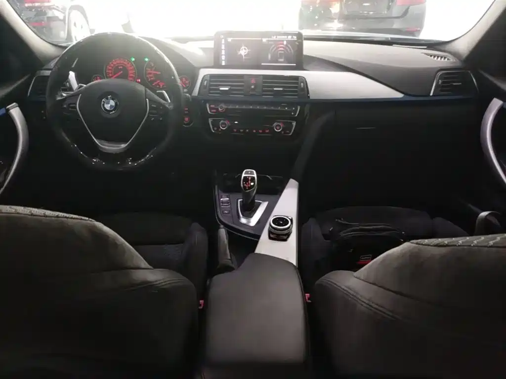 BMW 3 Series 2017 320i M Sport фото 10