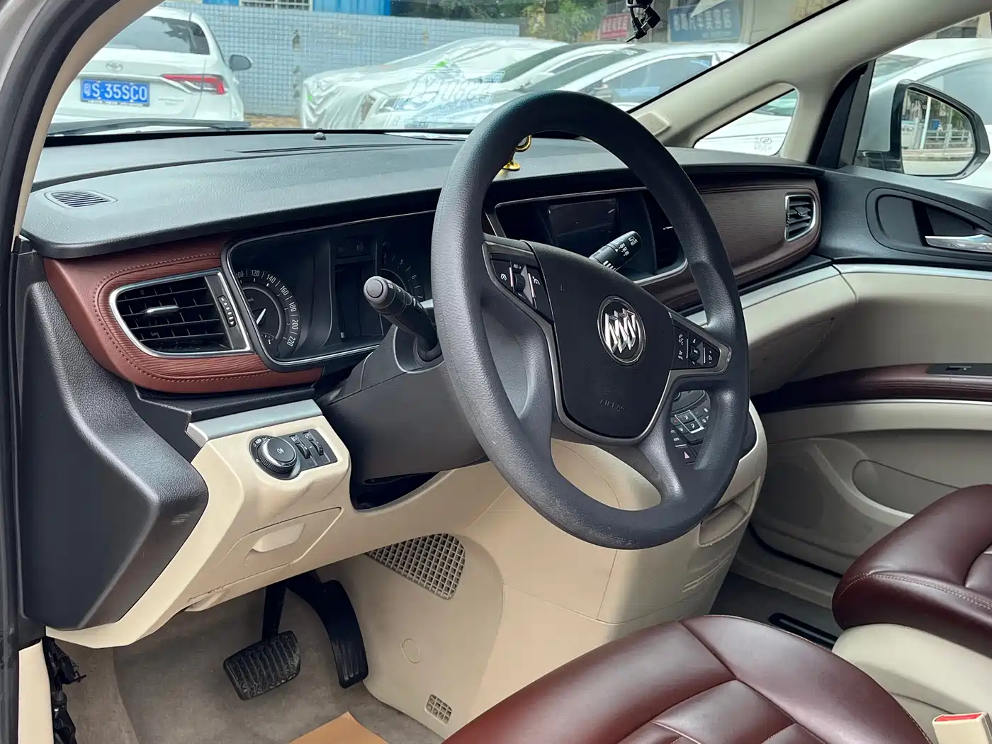 Buick GL8 2018 28T Comfort China VI фото 5