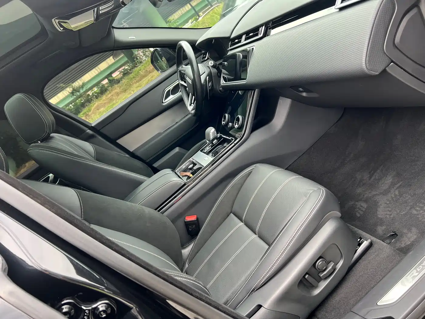 Land Rover Range Rover Velar 2022 250PS Golden Collector's Edition фото 16