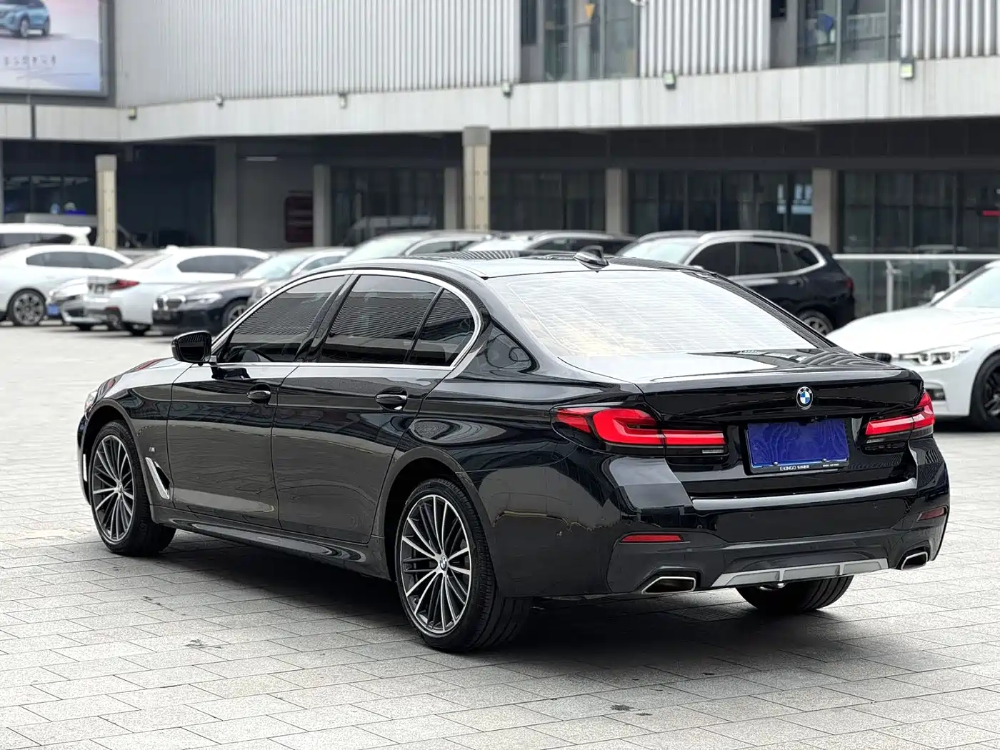 BMW 5 Series 2023 530Li Leading M Sport Package фото 7