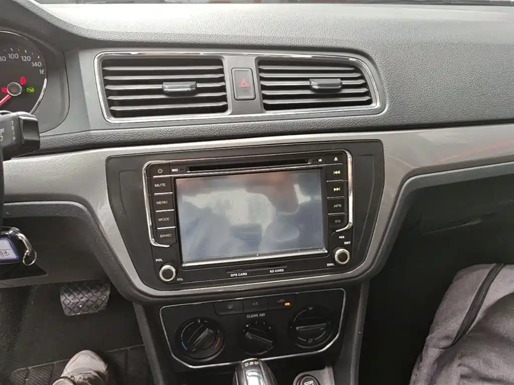 Volkswagen Lavida 2015 230TSI DSG Comfort Edition фото 13