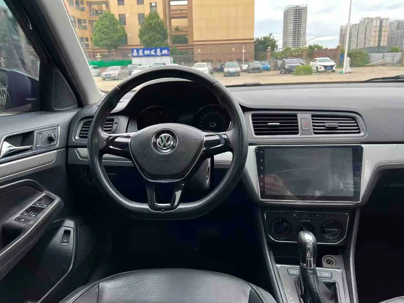 Volkswagen Lavida 2015 1.6L Automatic Comfort Edition фото 17