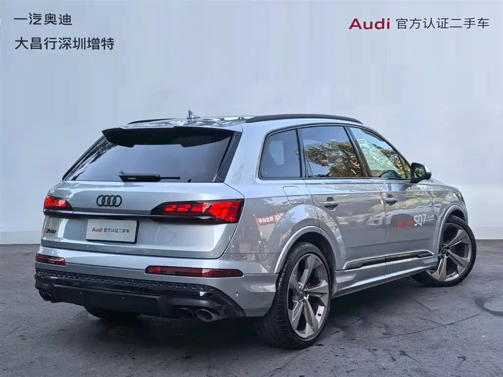 Audi SQ7 2024 4.0 TFSI фото 3