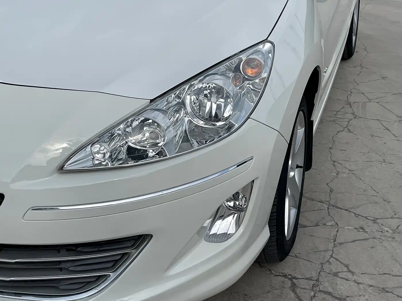 Peugeot 408 2013 2.0L Automatic Comfort Edition фото 8