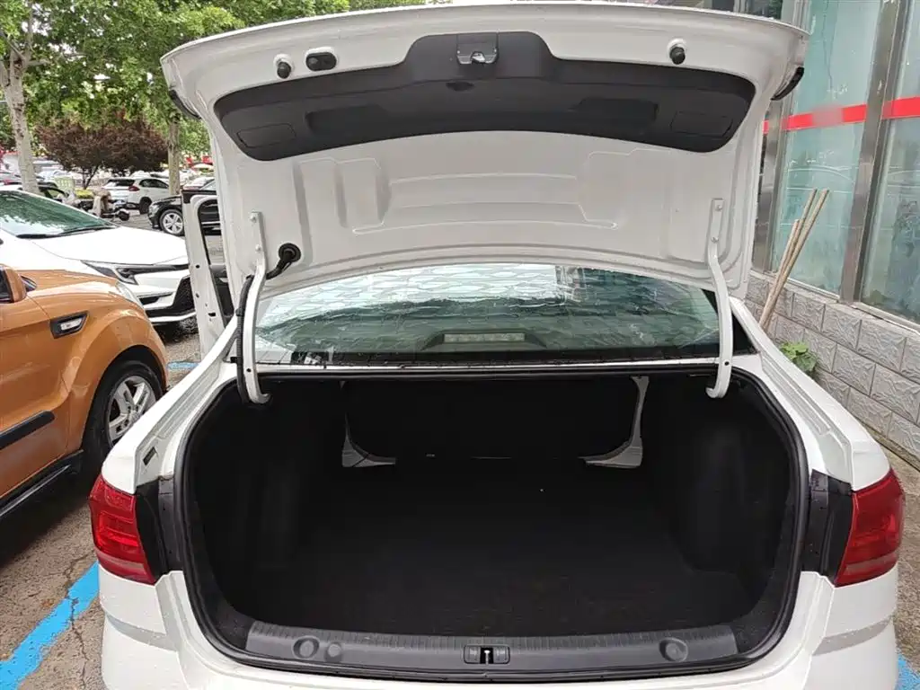 Volkswagen Lavida 2015 230TSI DSG Comfort Edition фото 19