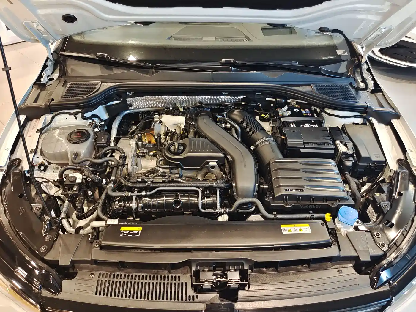Volkswagen Golf 2025 300TSI R-Line фото 6