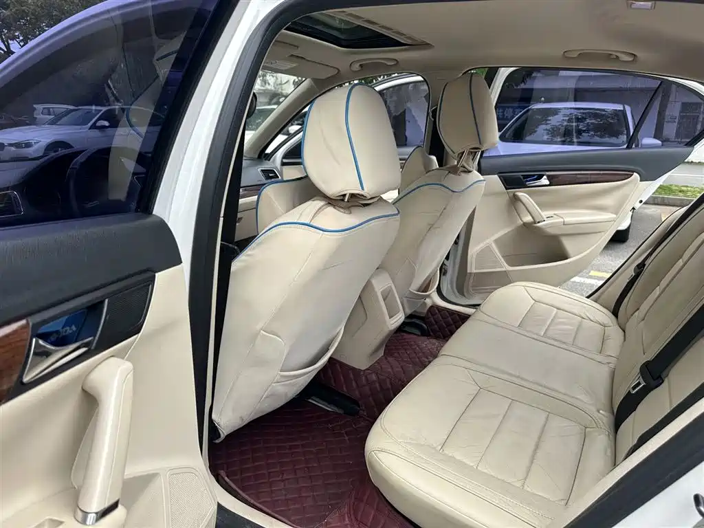 Volkswagen Lavida 2013 1.6L Automatic Comfort Edition фото 13