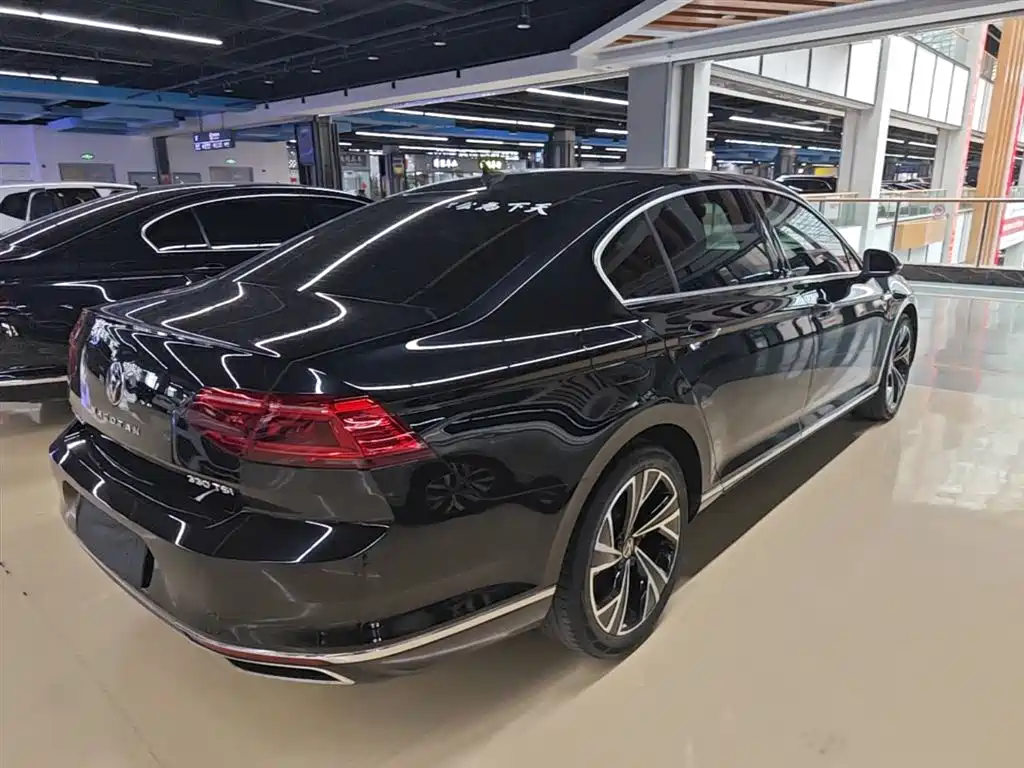 Volkswagen Magotan 2021 330TSI DSG 30th Anniversary Edition фото 7