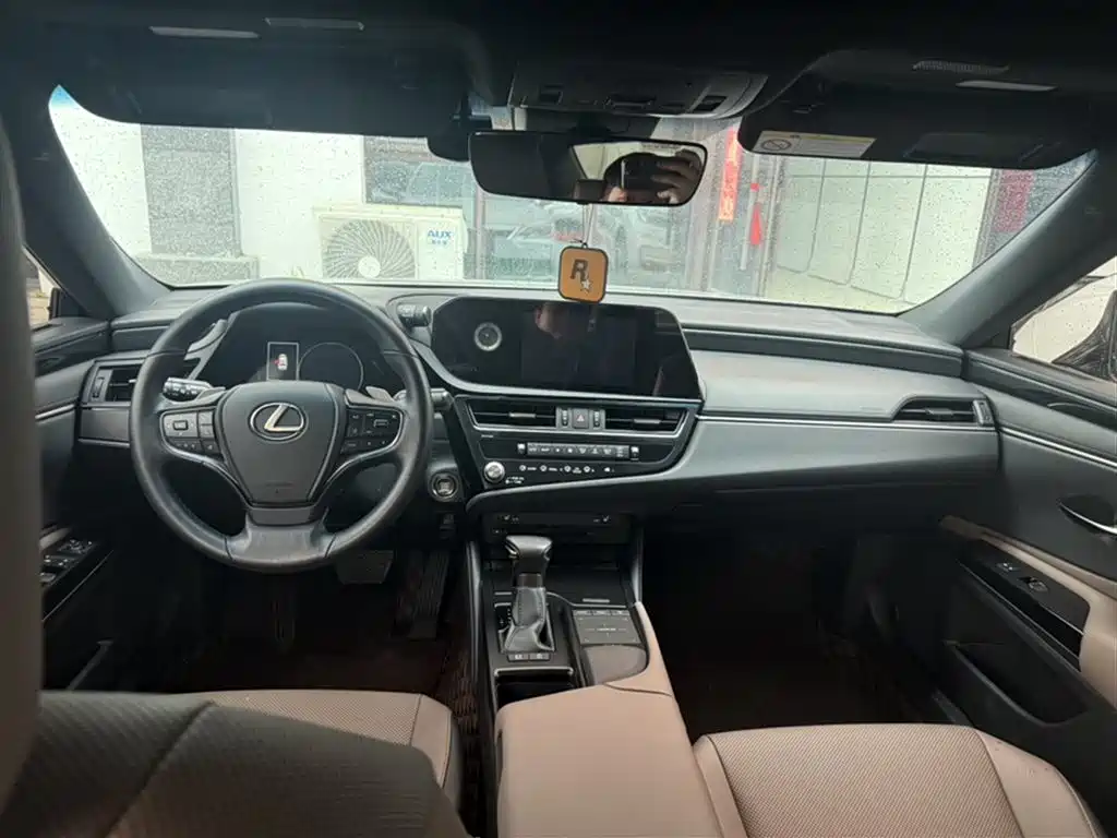 Lexus ES 2021 200 Excellence Edition фото 5
