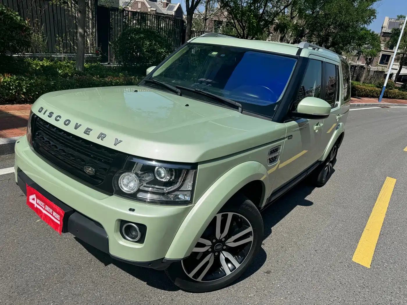 Photo 1 - Land Rover Discovery