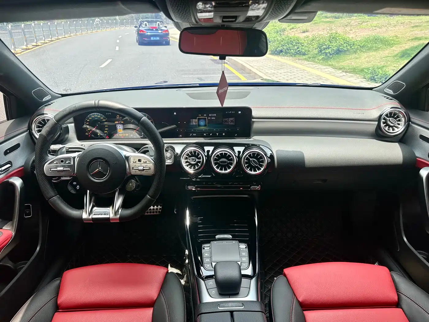 Mercedes-Benz A-Class AMG 2023 Model Year AMG A 35 L 4MATIC фото 9